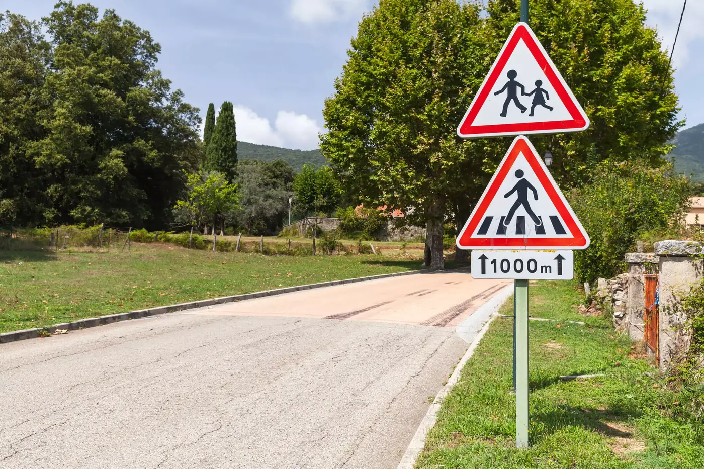 Panneaux de signalisation routière fournis et posés par RSM